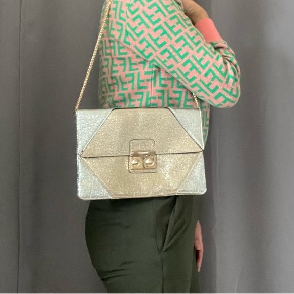 Sondra Roberts Crossbody Bag Metallic Gold silver - Picture 1 of 11